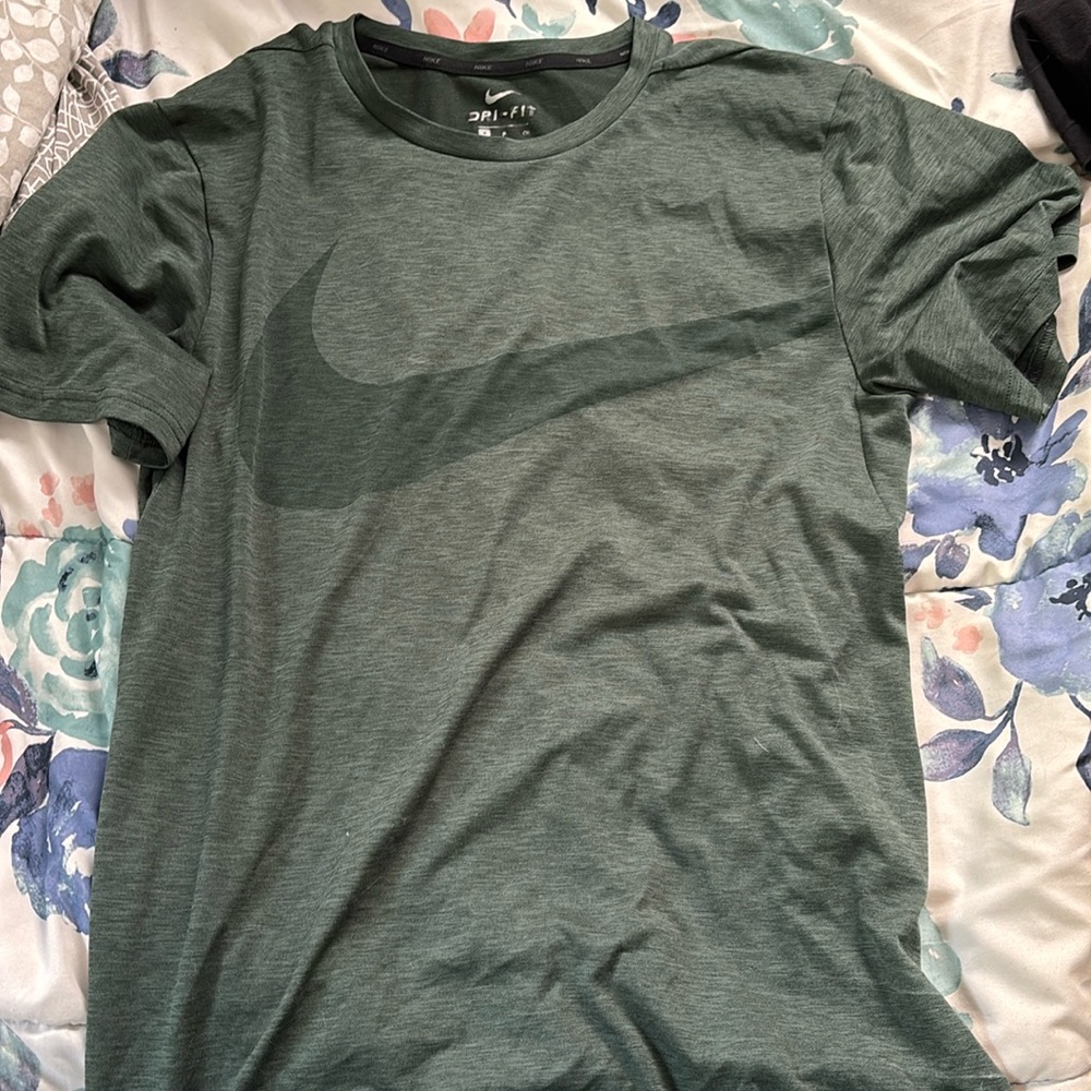 Men’s Nike T-shirt